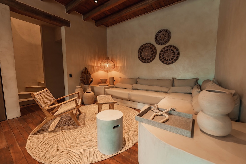Makani Luxury Wanderlust 48/66