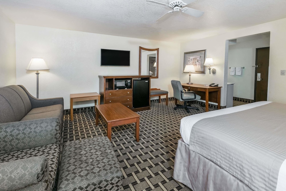 Baymont By Wyndham Arlington At Six Flags Dr 12/41