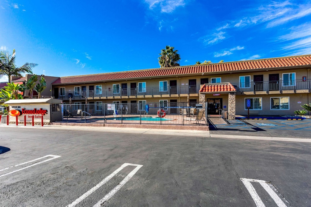 Econo Lodge Inn & Suites Escondido Downtown 1/48