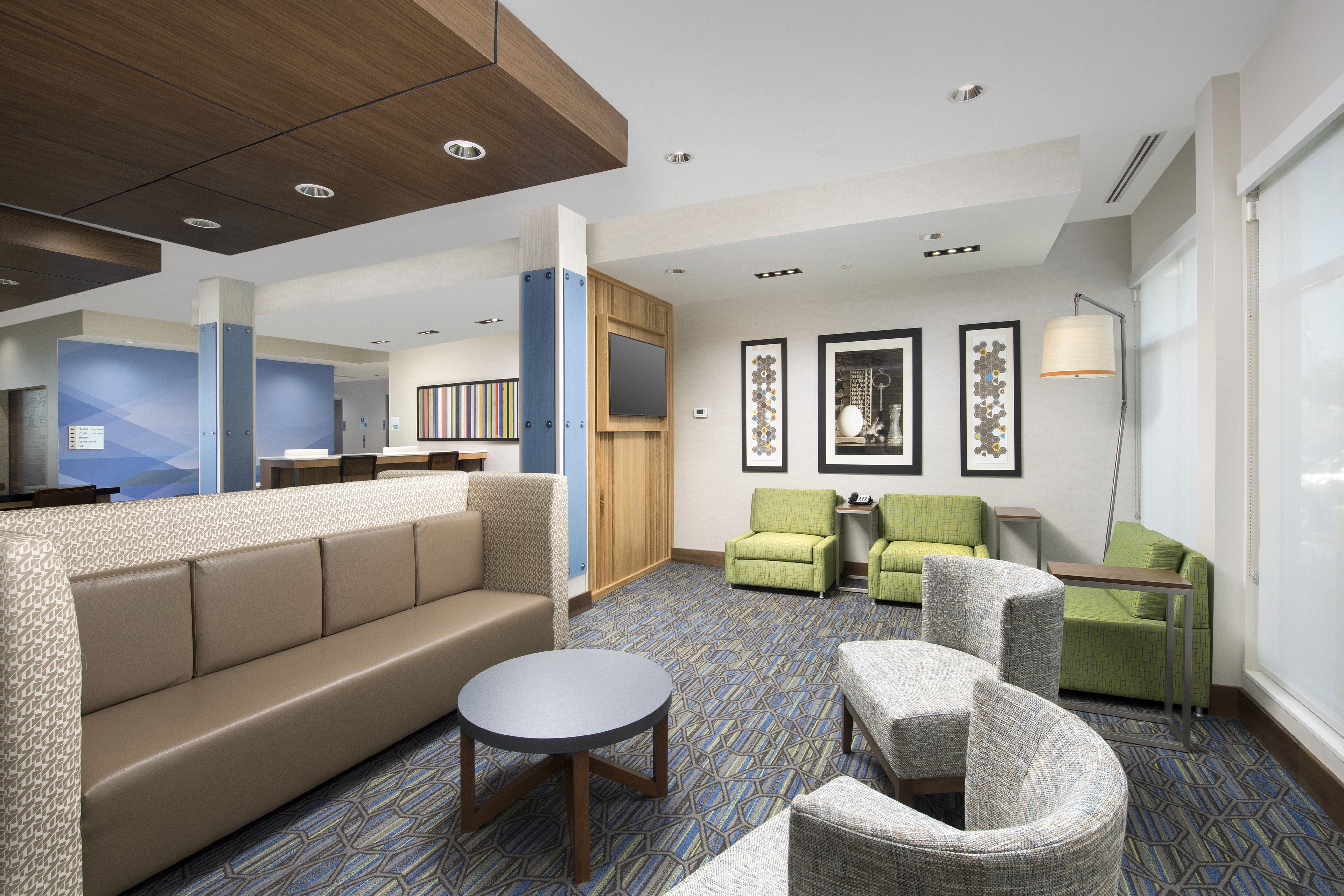 Holiday Inn Express & Suites San Antonio North - Windcrest 24/36