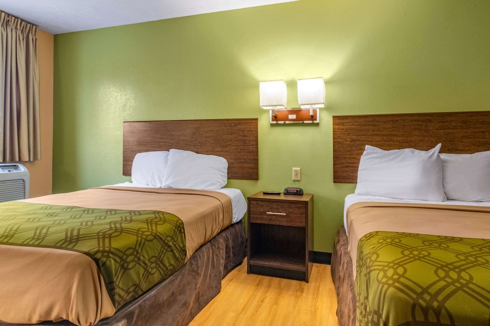Econo Lodge Kent - Akron West 8/37