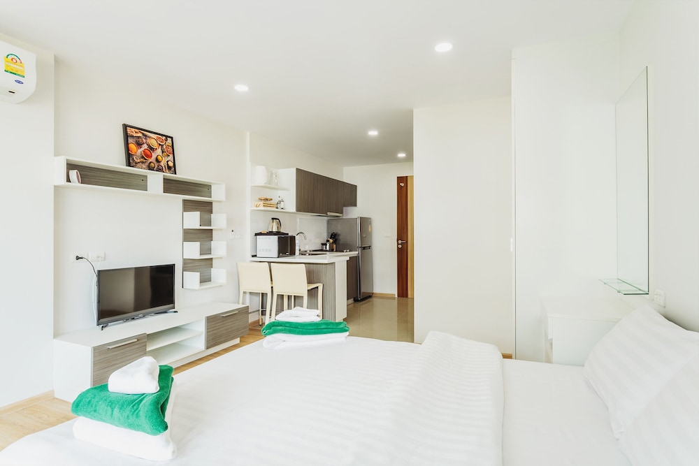 Condo in Kata in Ozone - A604 8/18