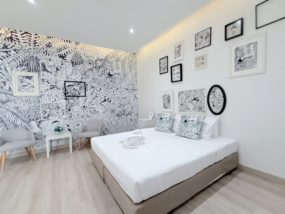 DELUXE, KING BED