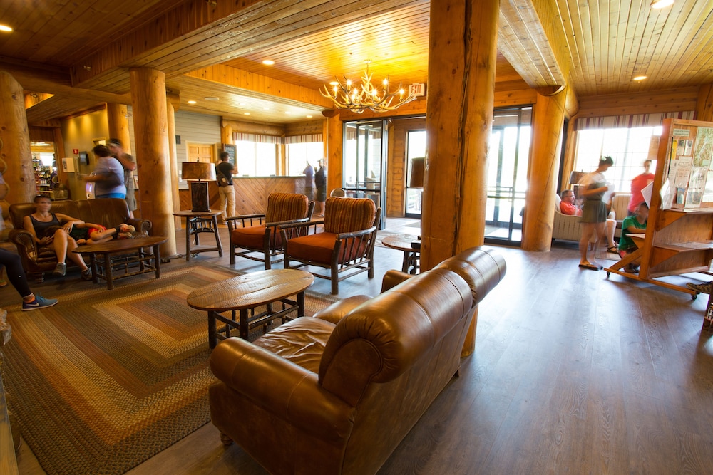Headwaters Lodge And Cabins At Flagg Ranch 32/55