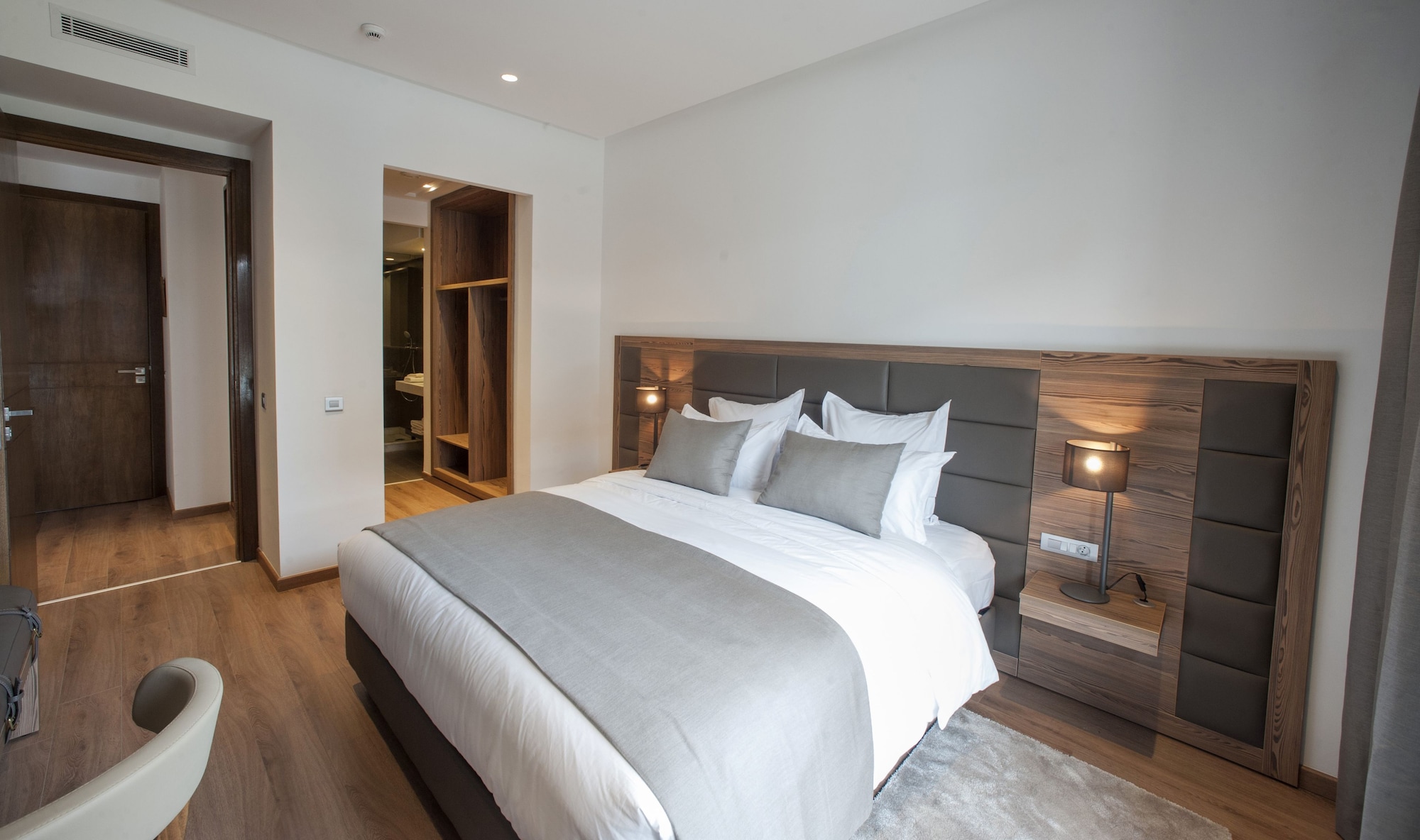LUXURY, SUITE