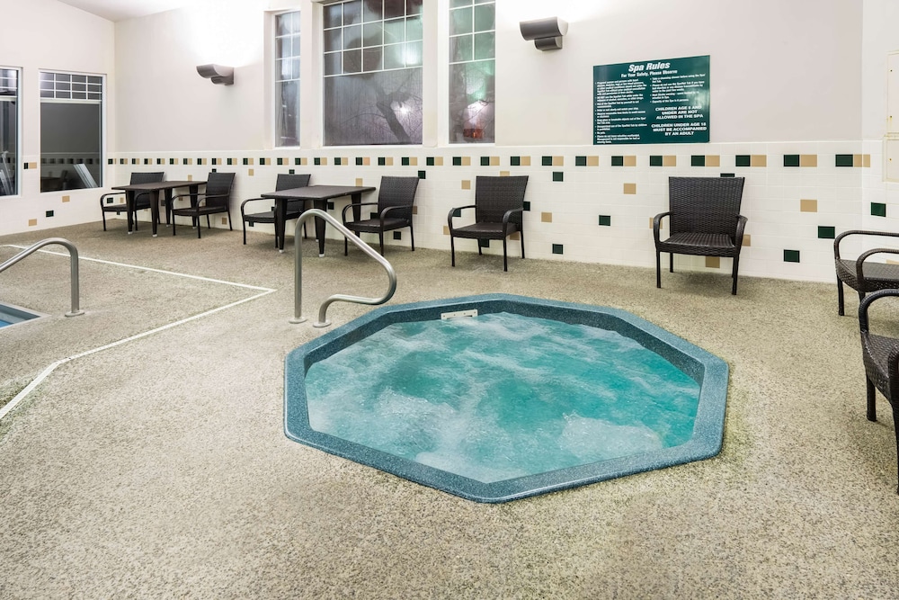 Best Western Plus Riverfront Hotel And Suites 20/37