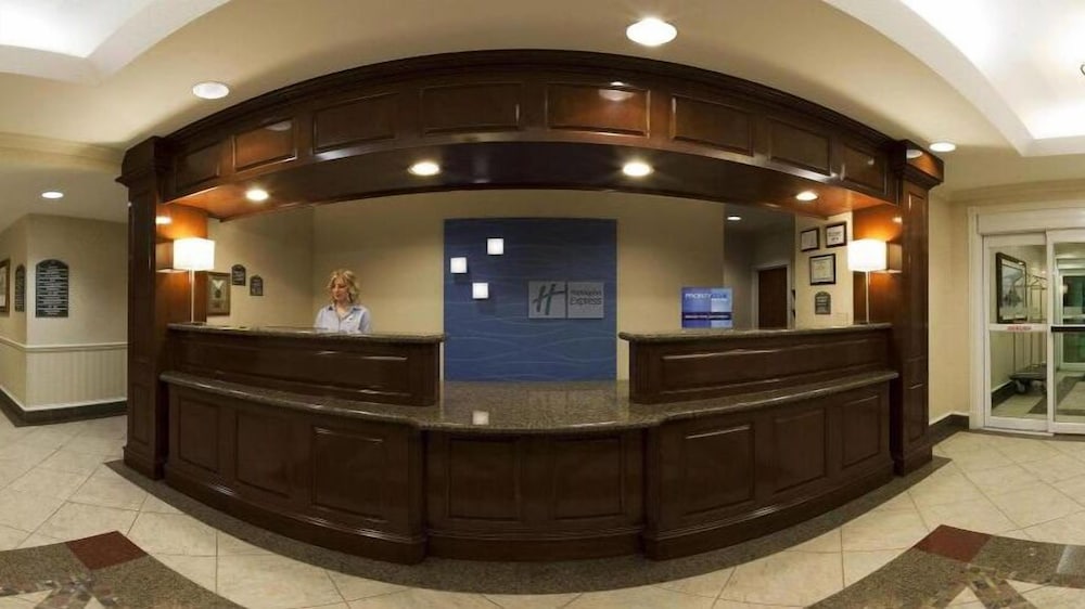 Holiday Inn Express Hotel Suites Waxahachie 9/74