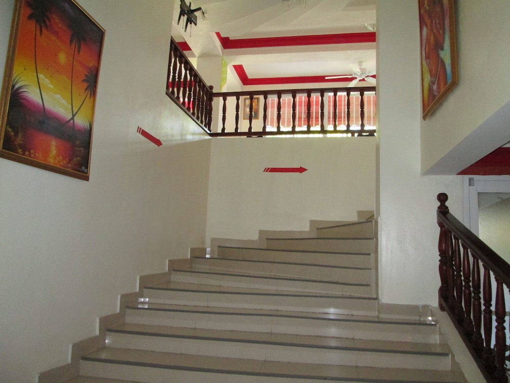 Seven Stars Hotel 40/50