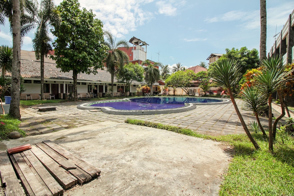 RedDoorz Plus At Hotel Sofia Pangandaran 23/27