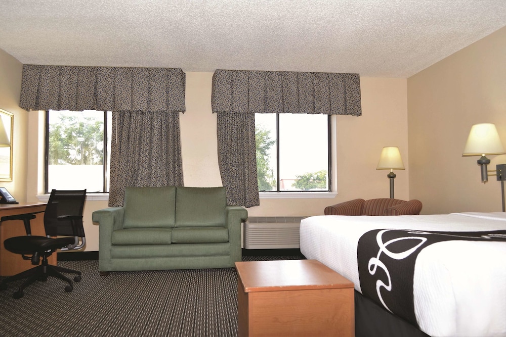 La Quinta Inn & Suites by Wyndham Tampa Fairgrounds - Casino 25/43