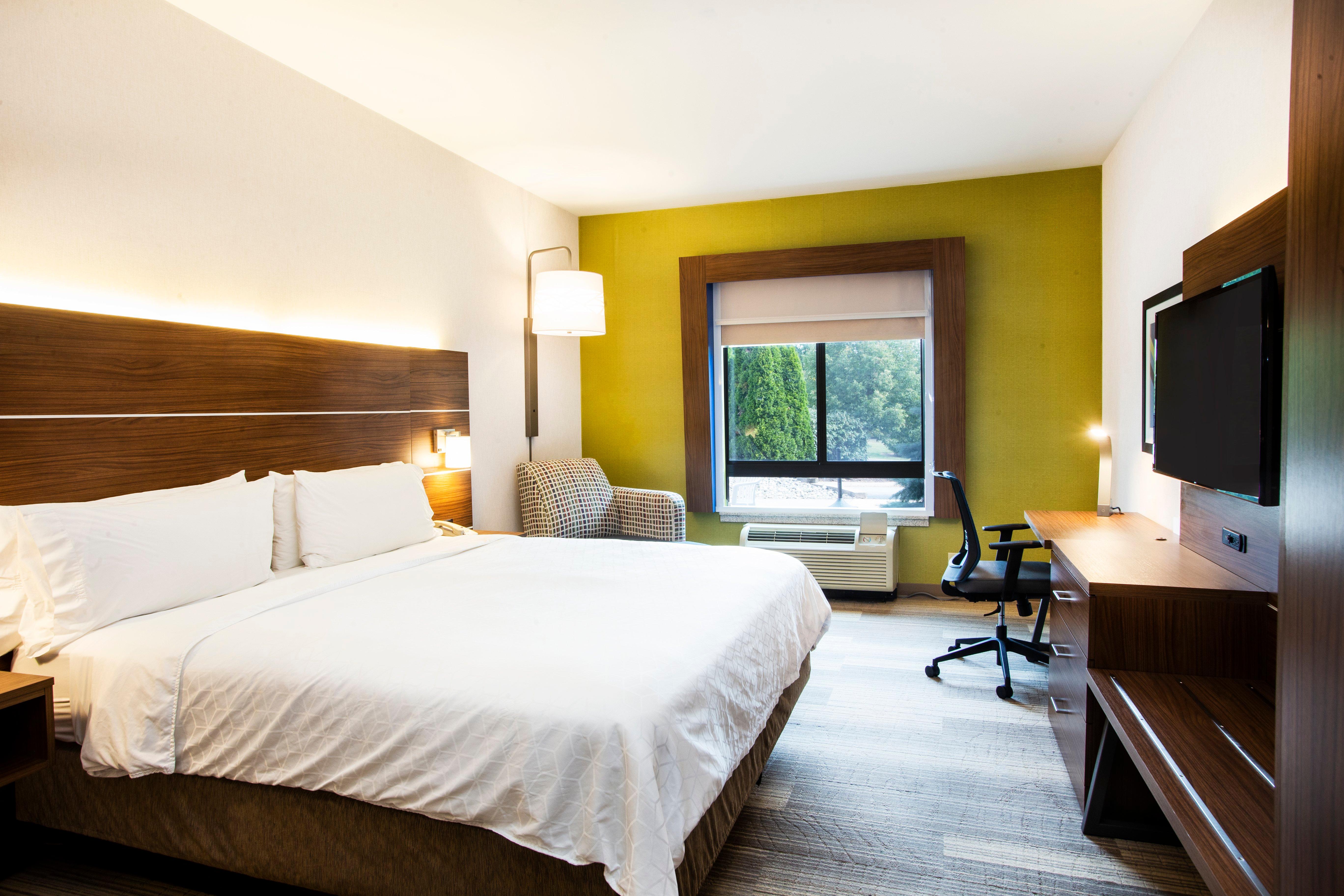 Suite, King Bed, Sofa, Accessible