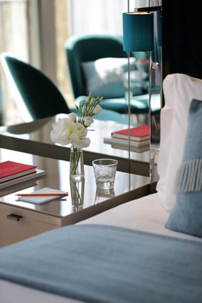 The Athenaeum Hotel & Residences 34/66
