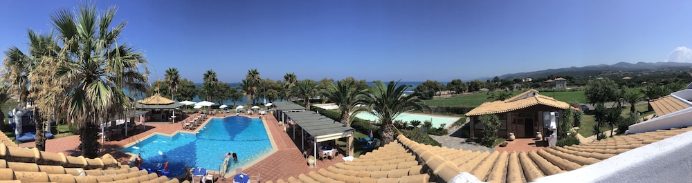 Oasis Hotel 28/30