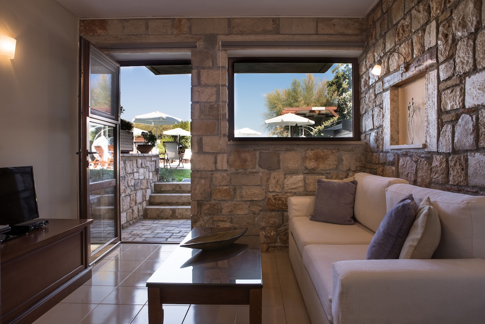 Enalio Suites 32/42