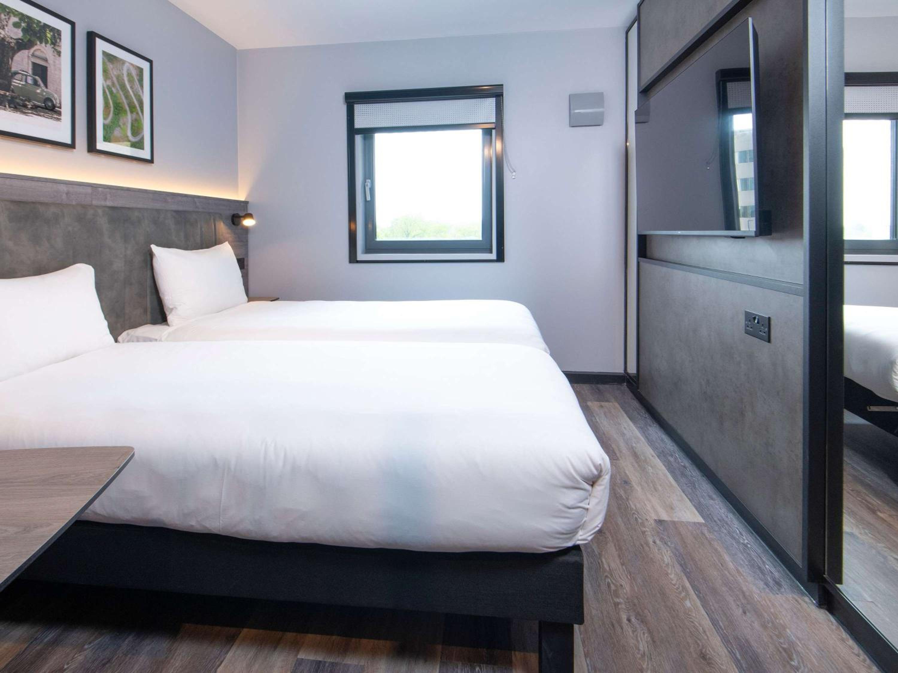 غرفة قياسية بسرير مزدوج مع أريكة لذوي الإعاقة، Ibis Styles London Gatwick Airport 2/10