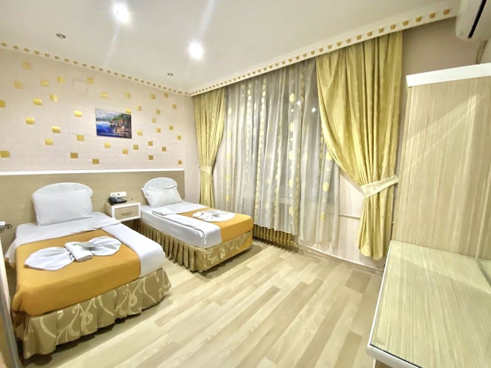 GRAND ORAL HOTEL 10/50
