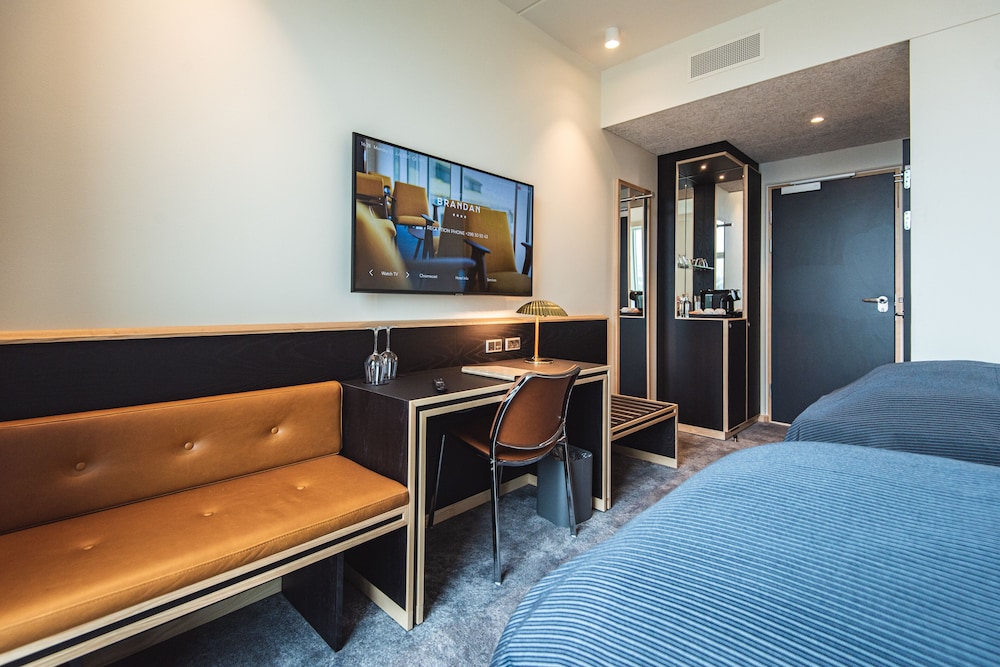 Room, Twin Beds, Partial View