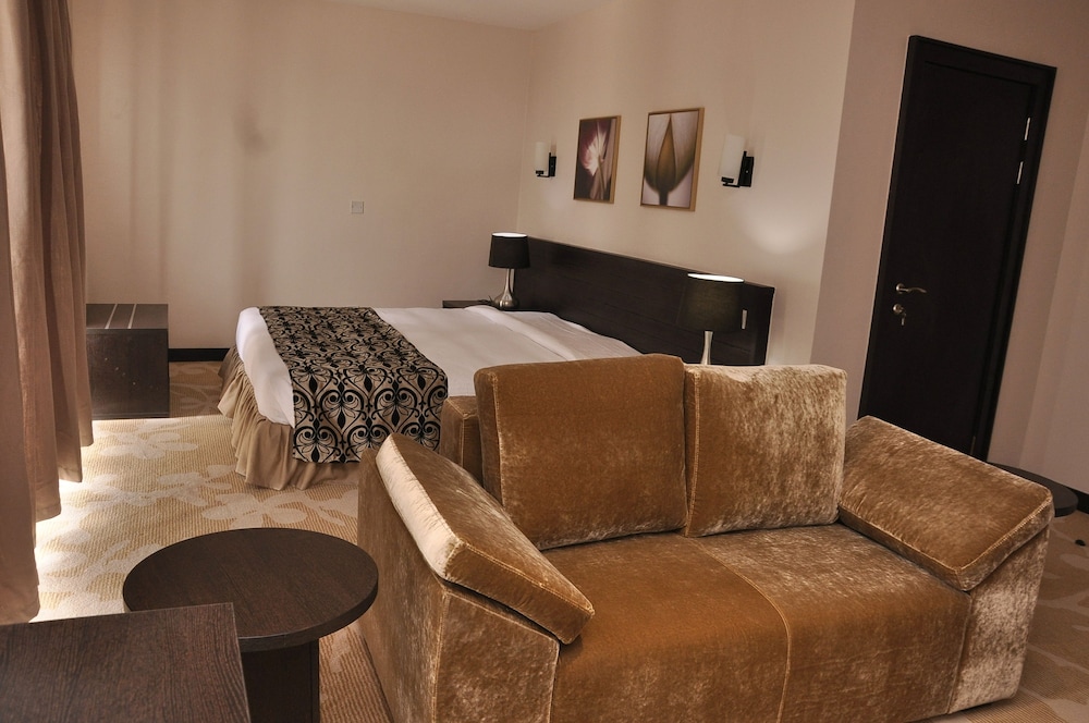 Golden Tulip Oniru Suites 25/26