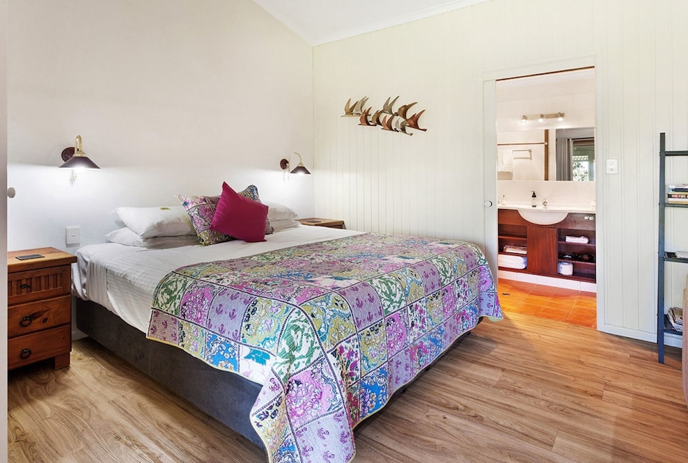 BENDLES COTTAGES AND COUNTRY VILLAS 10/49