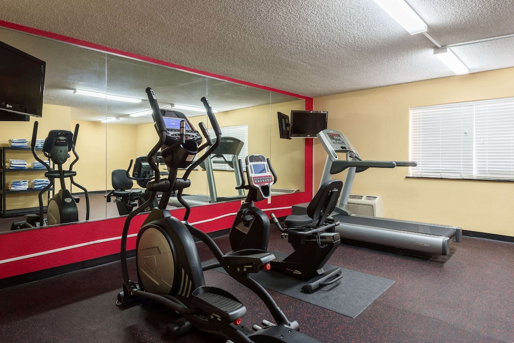 Ramada By Wyndham Bowling Green 25/45