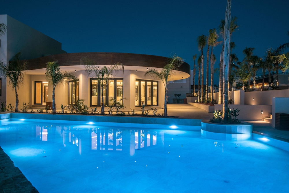 Noble Hotel Suites in HERSONISSOS