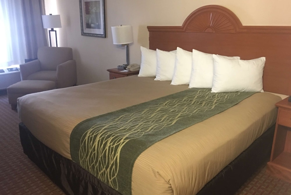 Super 8 by Wyndham Great Bend 8/25