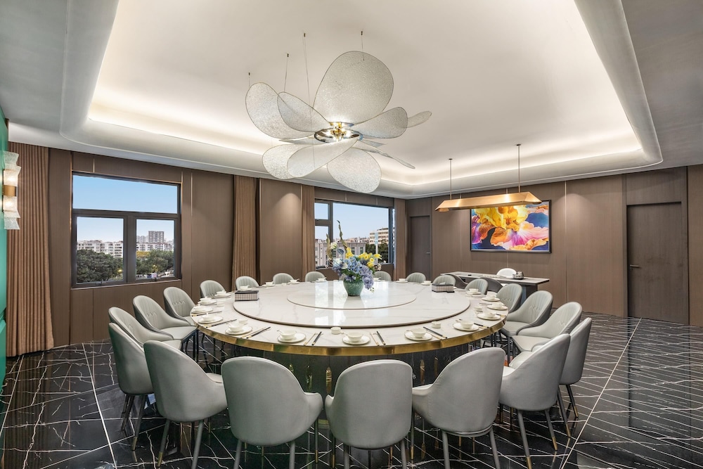 Days Hotel by Wyndham Shantou Longhu 37/43