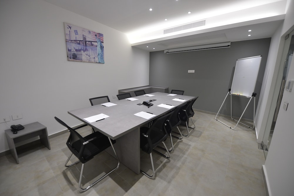 Zett Hotel Jounieh 33/43