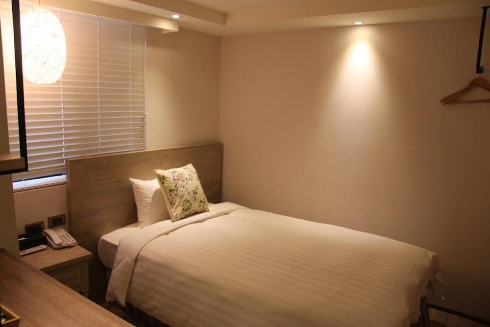Lan Kwai Fong Garden Hotel 29/66