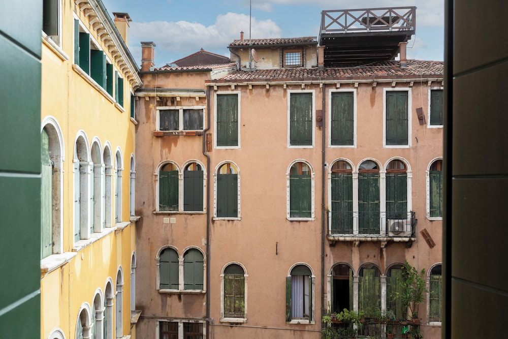 Palazzo Orseolo Gondola View 1/49