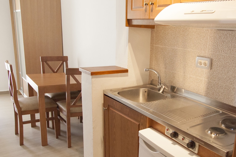 SUNNY SUITES 45/51
