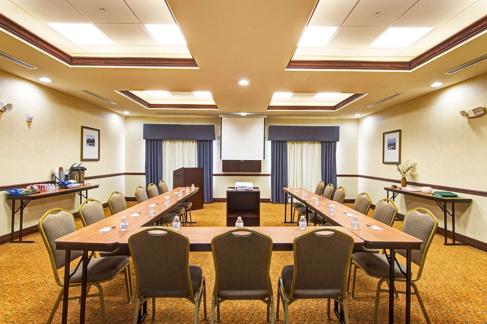 Country Inn & Suites by Radisson, St. Petersburg - Clearwater, FL 46/56