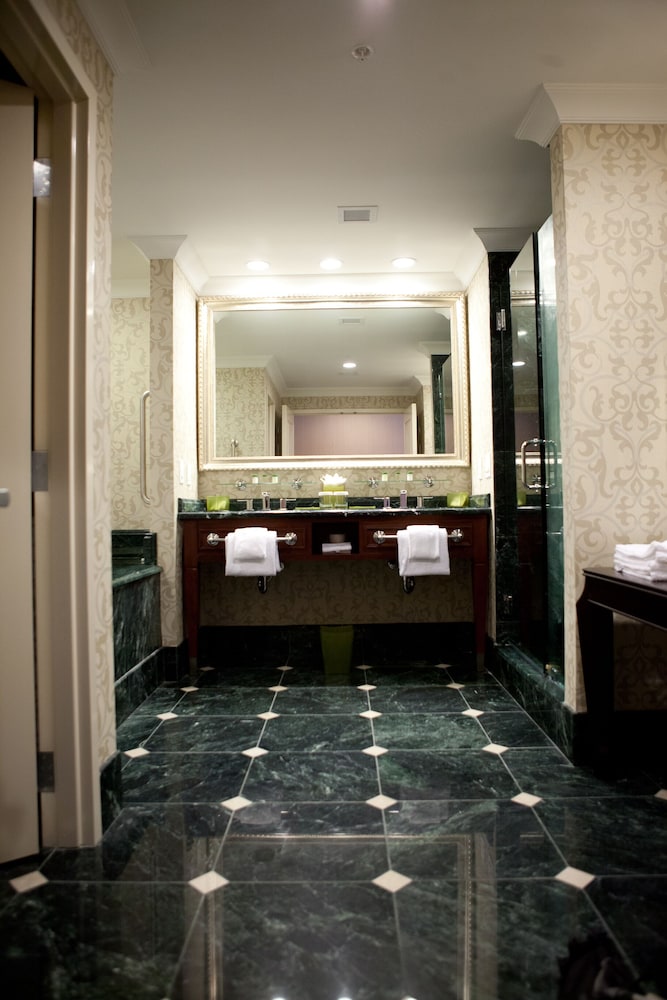 Town & Country Inn and Suites 7/36