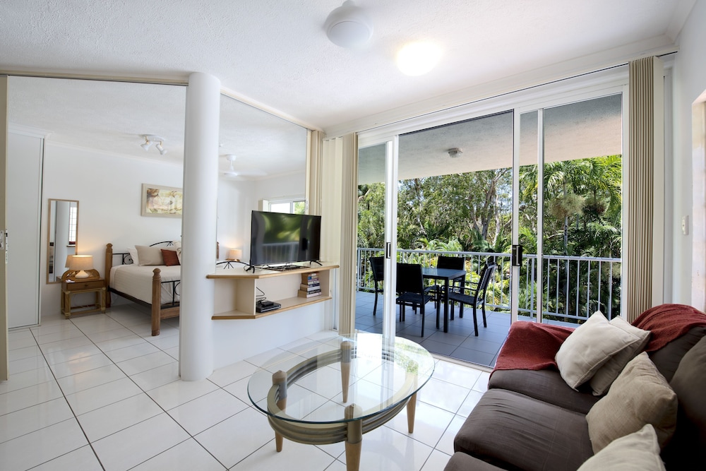 Golden Sands Beachfront Resort 27/70