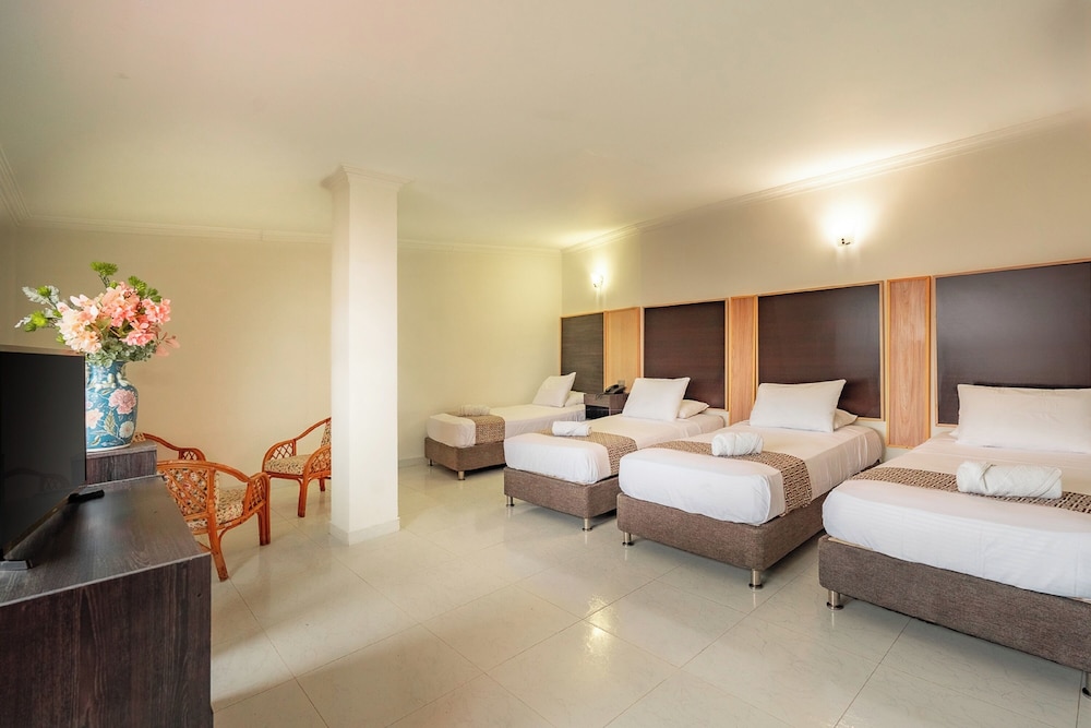 ROOM, SEPTUPLE