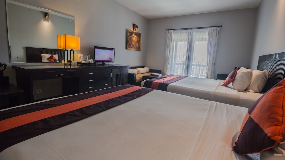 The Lokha Legian Resort and Spa 24/75