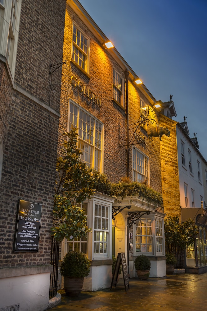 The Golden Fleece Hotel 5/50