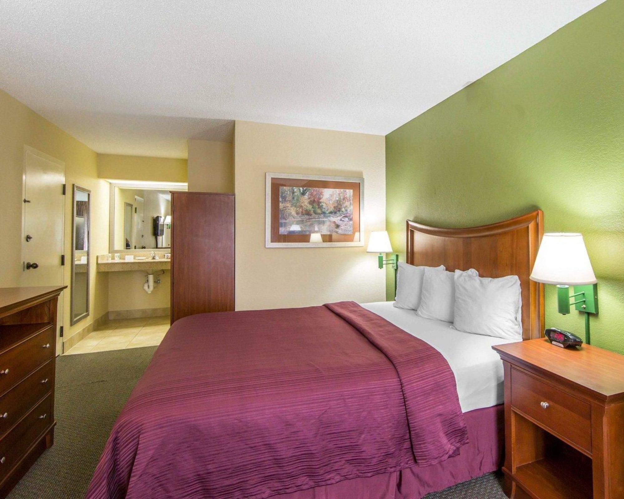 ROOM, QUEEN BED, ACCESSIBLE