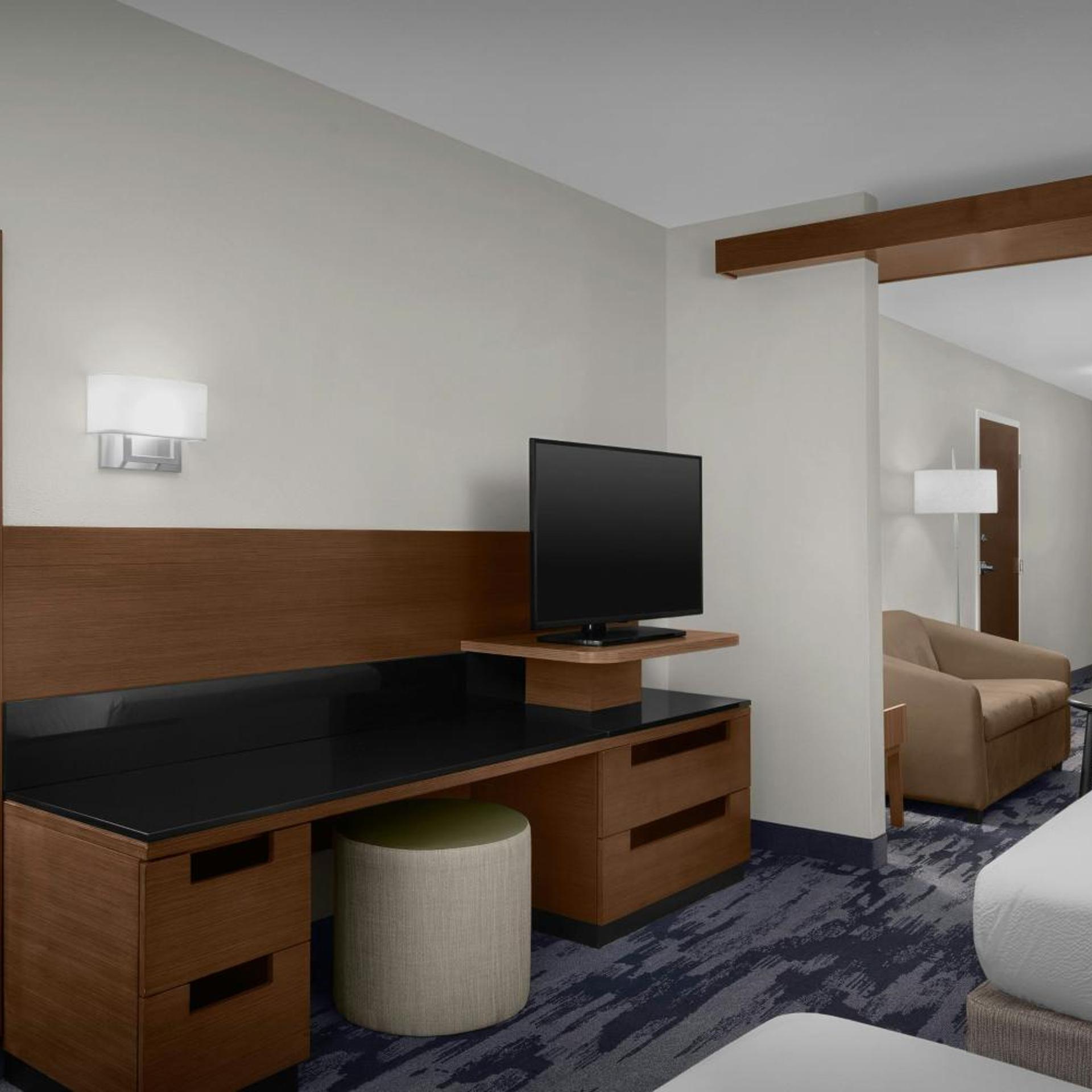 Studio, Queen Bed, Sofa, Accessible