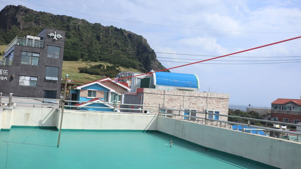 Seongsan Ilchulbong Pension 13/15