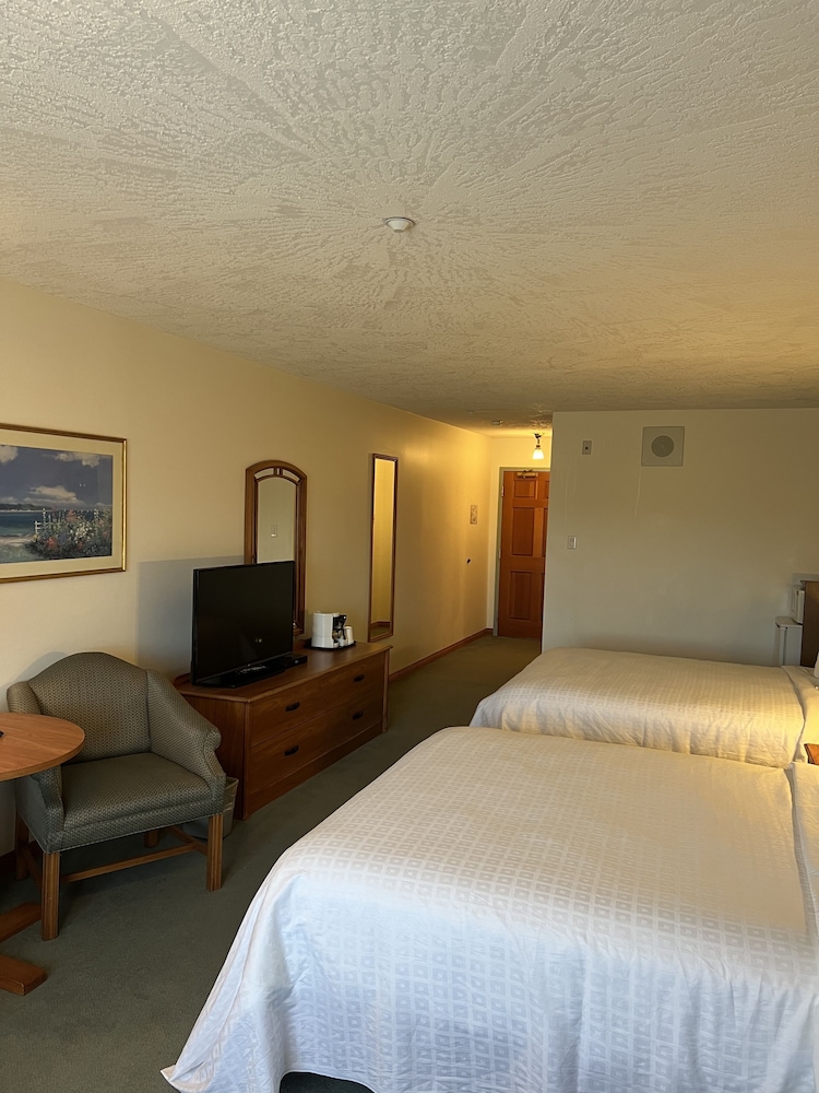 The Grand Hotel Nanaimo 13/63