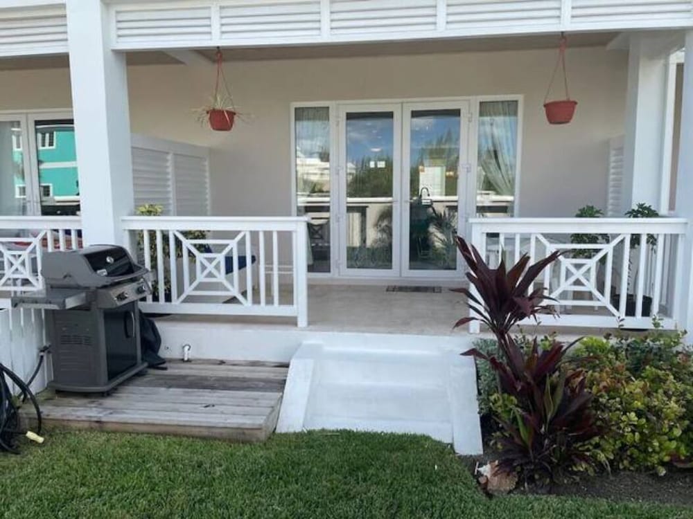Palm Cay Beach Club & Marina 5/48