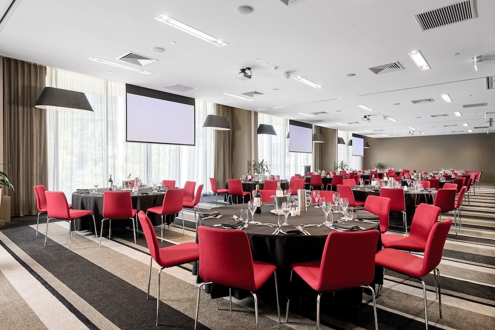 FRASER SUITES PERTH 61/67