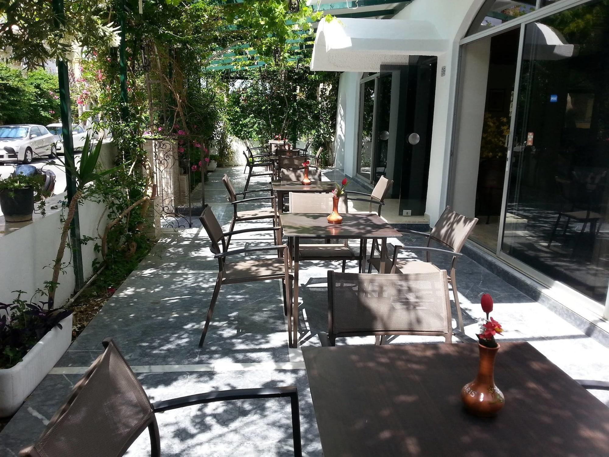 Karis Hotel 35/50