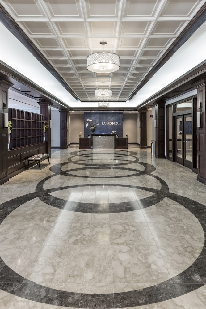La Banque Hotel 7/40