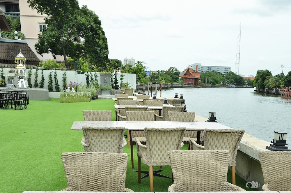 NORN Rimklong Bangkok Hotel 49/50