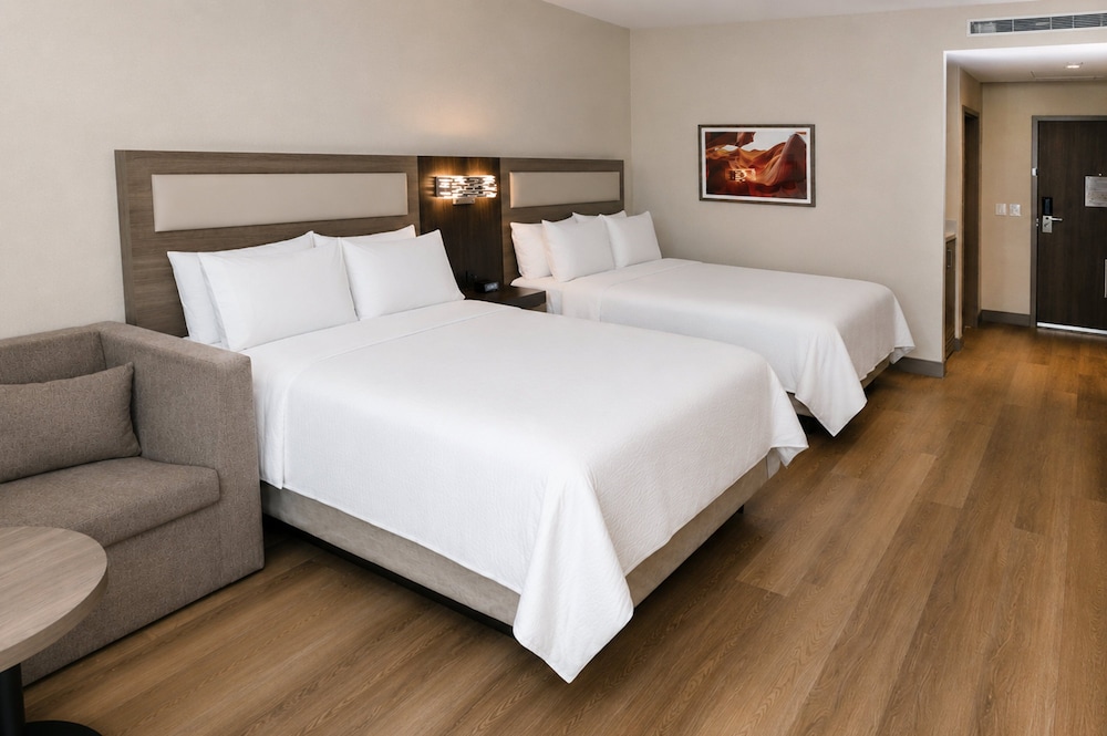 غرفة قياسية بسريرين كوين لذوي الإعاقة، Holiday Inn Express And Suites Monterrey Sendero 2/9