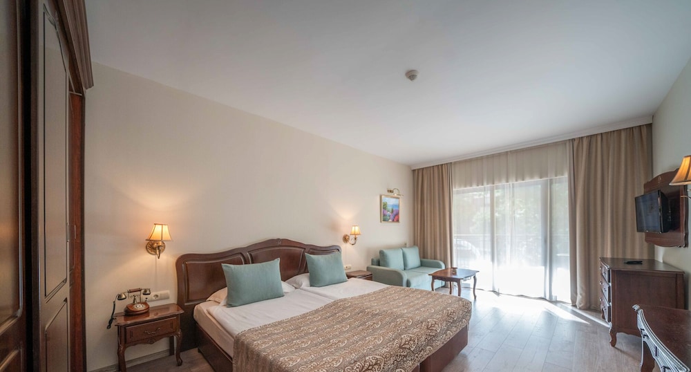 Grifid Hotel Bolero And Aquapark 8/50