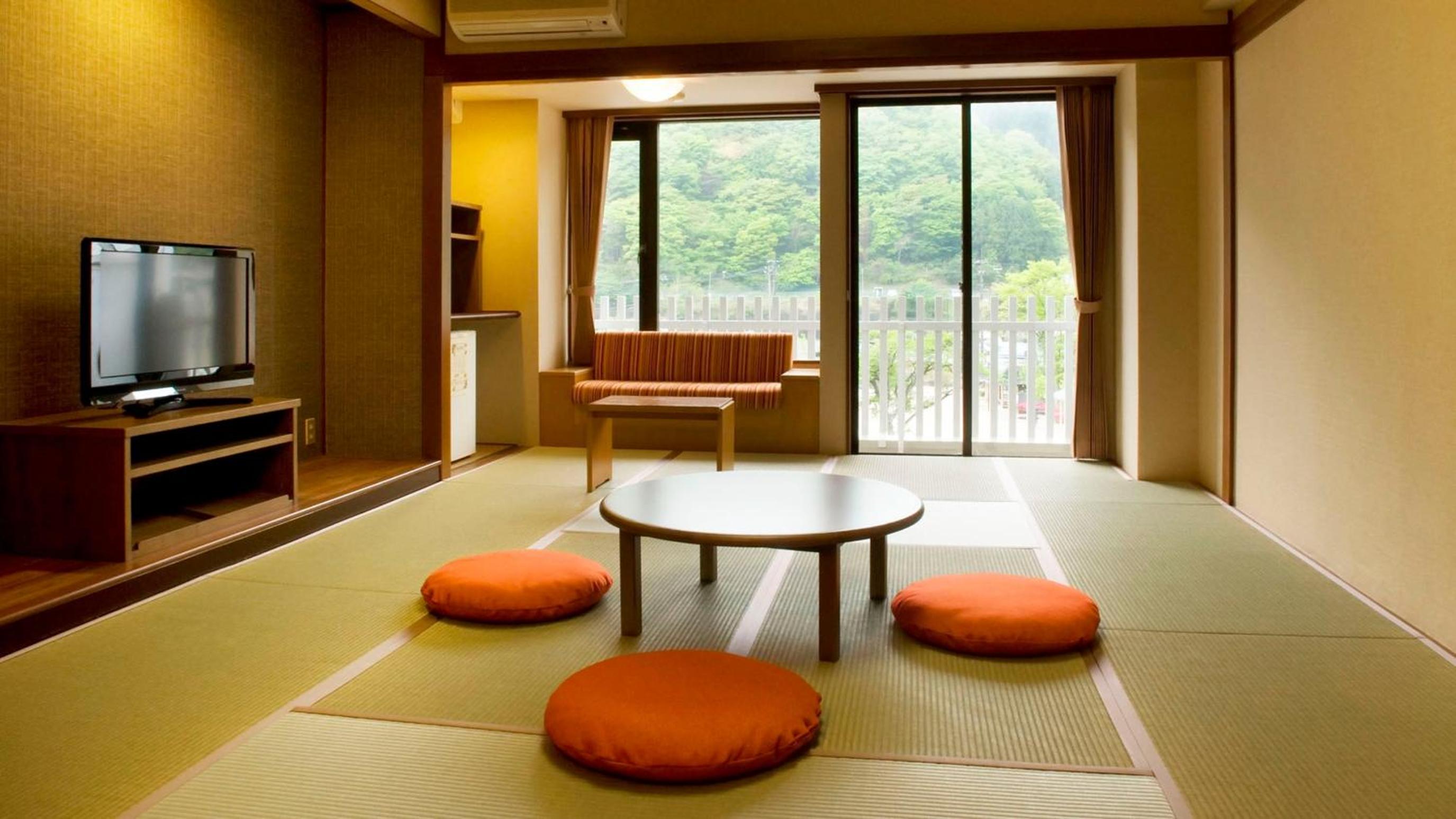 Japanese, 5 Futon Beds, Valley Side