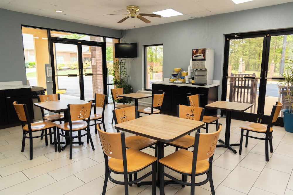 Columbus Inn and Suites 15/28